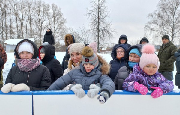 В поселке Сонково Тверской области появился новый ледовый корт В поселке Сонково Тверской области появился новый ледовый корт