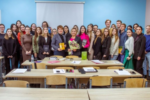 В Твери студенты поспорили с деканом юрфака ТвГУ В Твери студенты поспорили с деканом юрфака ТвГУ