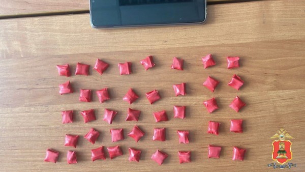 В Твери задержали двух молодых наркозакладчиц из ближнего зарубежья В Твери задержали двух молодых наркозакладчиц из ближнего зарубежья