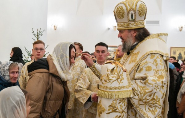 Жители Верхневолжья семьями встречали Рождество в Спасо-Преображенском соборе Твери Жители Верхневолжья семьями встречали Рождество в Спасо-Преображенском соборе Твери