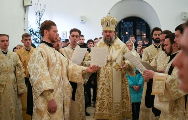 Жители Верхневолжья семьями встречали Рождество в Спасо-Преображенском соборе Твери Жители Верхневолжья семьями встречали Рождество в Спасо-Преображенском соборе Твери