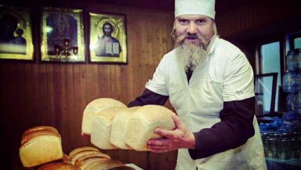 На праздник в Нило-Столобенской пустыни выпекали около семи тысяч хлебов На праздник в Нило-Столобенской пустыни выпекали около семи тысяч хлебов