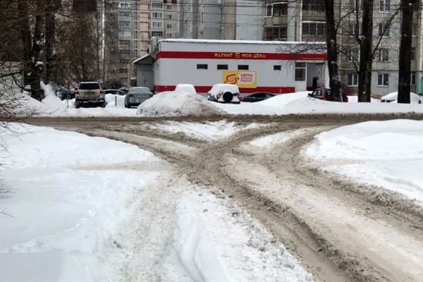 Дворы хаоса: халатность УК превращает придомовые территории Твери в ледяное захолустье