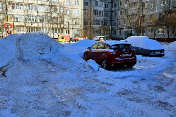 Дворы хаоса: халатность УК превращает придомовые территории Твери в ледяное захолустье