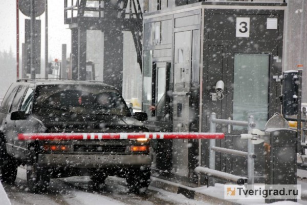 Из-за массового ДТП М-11 перекрыли на участке между Питером и Тверью Из-за массового ДТП М-11 перекрыли на участке между Питером и Тверью