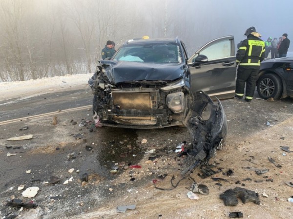 Опубликованы фото массовой аварии на трассе М-9 в Тверской области