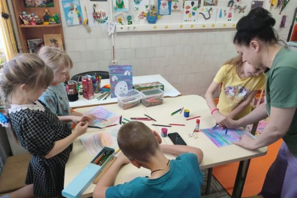 В ДОКБ Твери дети занимаются арт-терапией В ДОКБ Твери дети занимаются арт-терапией