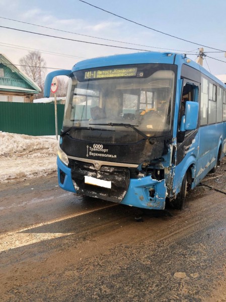 В ДТП с автобусом и скорой в Новозавидовском был ещё третий участник