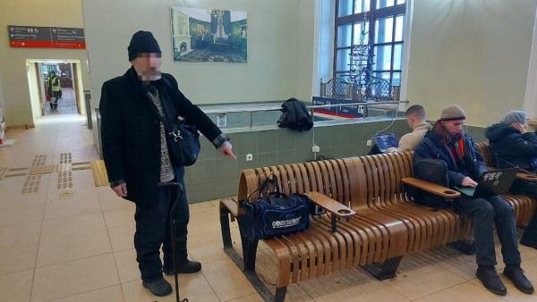 В Твери бродяга из Подмосковья обокрал случайного знакомого на вокзале В Твери бродяга из Подмосковья обокрал случайного знакомого на вокзале