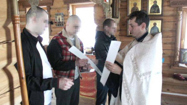 В храме СИЗО-1 в Твери трое арестованных мужчин приняли Крещение В храме СИЗО-1 в Твери трое арестованных мужчин приняли Крещение