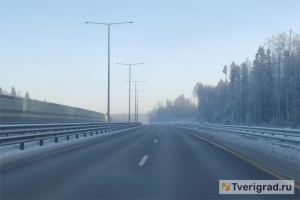 Блокировано движение на участке трассы М-11 в Тверской области Блокировано движение на участке трассы М-11 в Тверской области