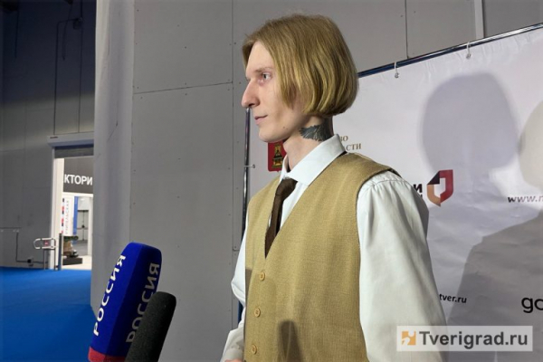 Больше 10 лет на связи с людьми: в Твери наградили лучших работников МФЦ Больше 10 лет на связи с людьми: в Твери наградили лучших работников МФЦ