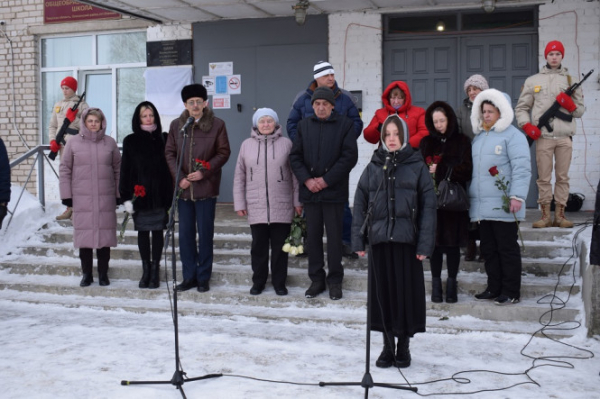 В Оленино открыли памятную доску погибшему в СВО капитану ФСБ Роману Дебелову В Оленино открыли памятную доску погибшему в СВО капитану ФСБ Роману Дебелову