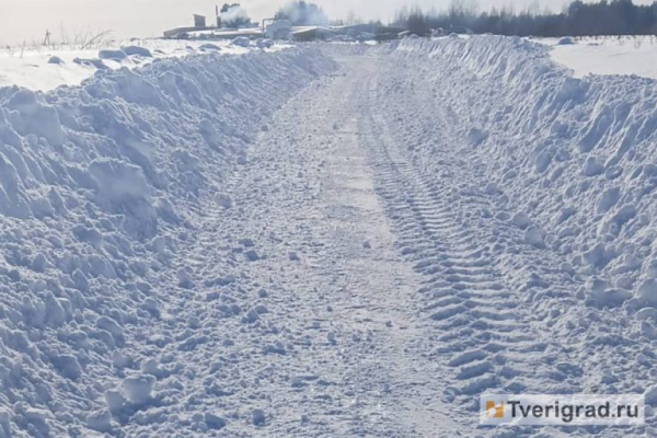 Под Тверью птицефабрика пришла на помощь завязшим в снегу жителям деревни Под Тверью птицефабрика пришла на помощь завязшим в снегу жителям деревни