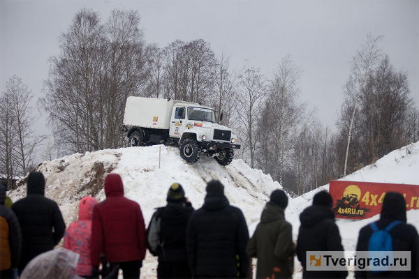 Покоряя отвесные склоны: репортаж с юбилейного «Лебёдушкиного озера» в Твери Покоряя отвесные склоны: репортаж с юбилейного «Лебёдушкиного озера» в Твери