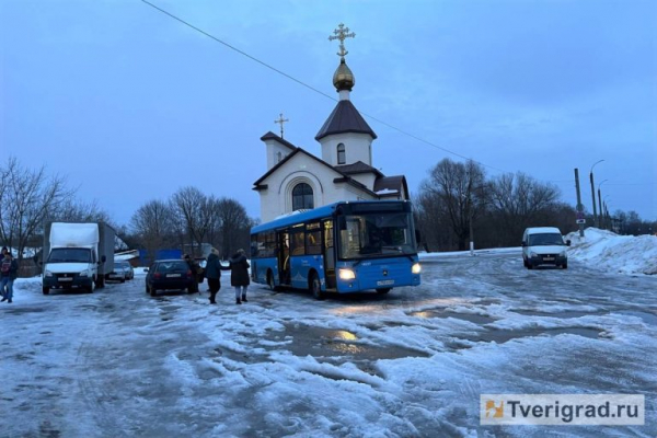 В Твери вновь горит Первомайка: на пожаре спасли людей, кошек и собак В Твери вновь горит Первомайка: на пожаре спасли людей, кошек и собак