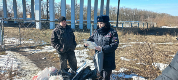 Полицейские поймали 9 нарушителей на "народной тропе" под Крупским мостом в Твери Полицейские поймали 9 нарушителей на "народной тропе" под Крупским мостом в Твери