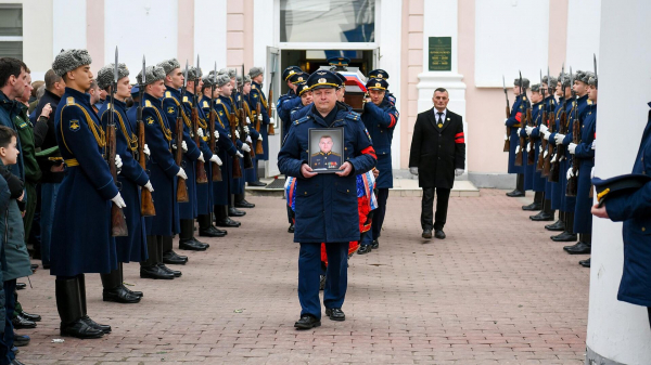 В Твери простились с погибшими в Ивановской области военными летчиками В Твери простились с погибшими в Ивановской области военными летчиками