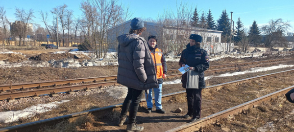 Полицейские поймали 9 нарушителей на "народной тропе" под Крупским мостом в Твери Полицейские поймали 9 нарушителей на "народной тропе" под Крупским мостом в Твери