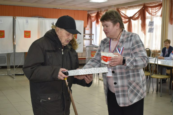 Арсений Сухопаров, Ксения Глинка и Ирина Тюрякова проголосовали на выборах Президента Арсений Сухопаров, Ксения Глинка и Ирина Тюрякова проголосовали на выборах Президента
