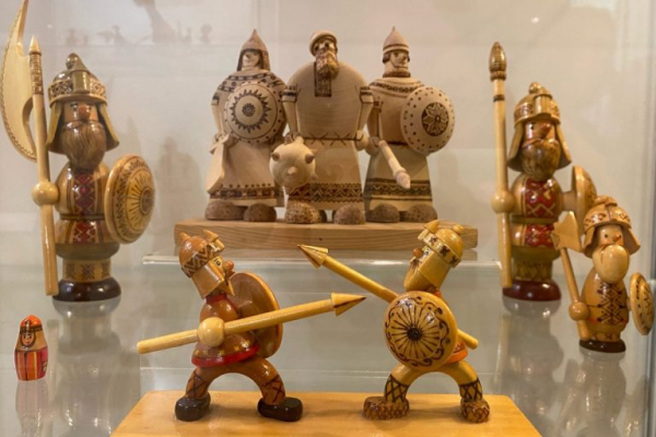 В Кимрах открылась выставка тверской деревянной игрушки В Кимрах открылась выставка тверской деревянной игрушки