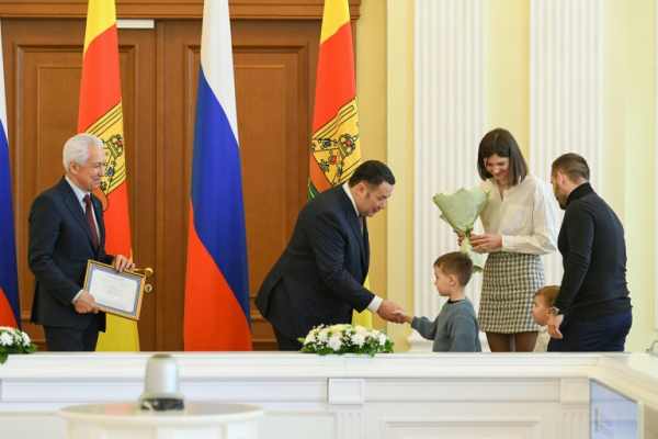 В Твери 17 молодых семей получили сертификаты на приобретение жилья В Твери 17 молодых семей получили сертификаты на приобретение жилья