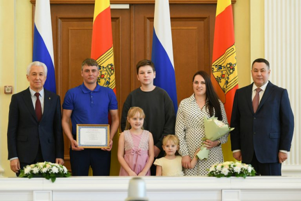 В Твери 17 молодых семей получили сертификаты на приобретение жилья В Твери 17 молодых семей получили сертификаты на приобретение жилья