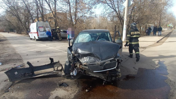 В Твери в столкновении двух авто пострадала женщина В Твери в столкновении двух авто пострадала женщина