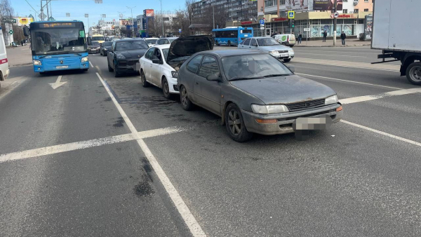 В Твери в тройном ДТП на проспекте Чайковского пострадала 43-летняя женщина В Твери в тройном ДТП на проспекте Чайковского пострадала 43-летняя женщина