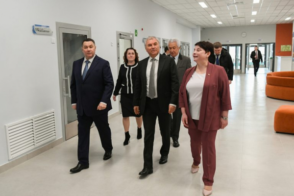 В Твери Вячеслав Володин и Игорь Руденя посетили новые школу и поликлинику В Твери Вячеслав Володин и Игорь Руденя посетили новые школу и поликлинику