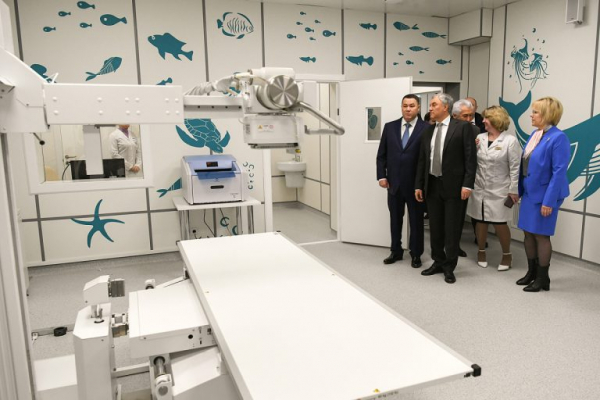 В Твери Вячеслав Володин и Игорь Руденя посетили новые школу и поликлинику В Твери Вячеслав Володин и Игорь Руденя посетили новые школу и поликлинику