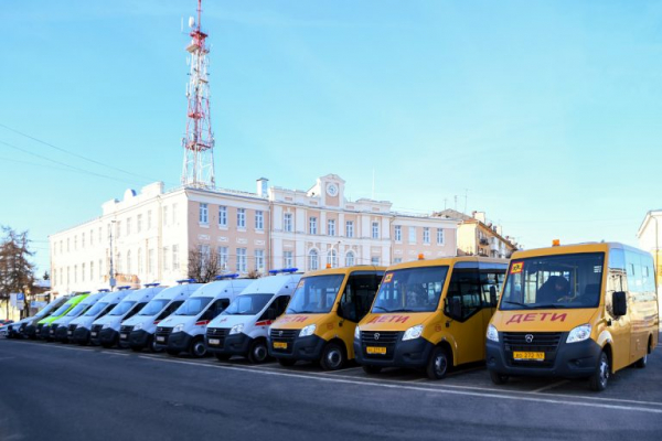 В Тверской области муниципалитетам, многодетным и медикам передали 34 новых автомобиля В Тверской области муниципалитетам, многодетным и медикам передали 34 новых автомобиля