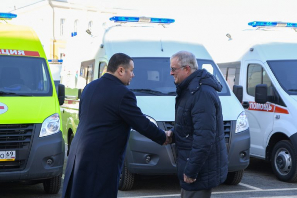 В Тверской области муниципалитетам, многодетным и медикам передали 34 новых автомобиля В Тверской области муниципалитетам, многодетным и медикам передали 34 новых автомобиля