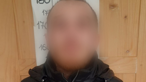 В Тверской области задержали курьера, забиравшего у стариков деньги для мошенников В Тверской области задержали курьера, забиравшего у стариков деньги для мошенников