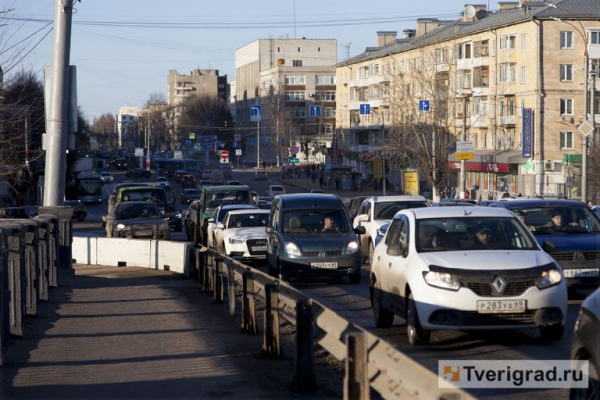 Время «переобуться»: пора ли менять резину, сколько стоит в Твери шиномонтаж и оштрафуют ли за «шипы» летом Время «переобуться»: пора ли менять резину, сколько стоит в Твери шиномонтаж и оштрафуют ли за «шипы» летом
