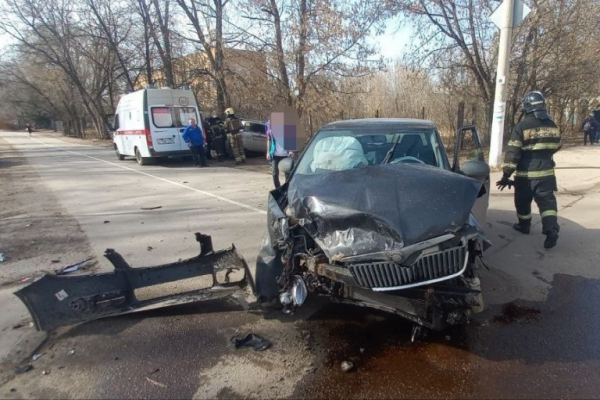 Женщина пострадала в столкновении автомобилей в Твери Женщина пострадала в столкновении автомобилей в Твери