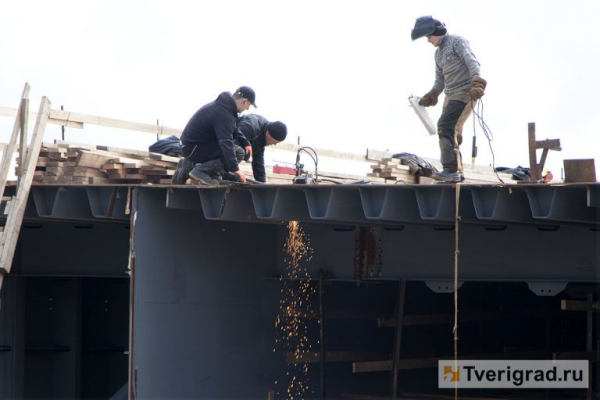 3,5 тысячи тонн металла над Волгой: губернатор Игорь Руденя проверил, как строят Западный мост в Твери 3,5 тысячи тонн металла над Волгой: губернатор Игорь Руденя проверил, как строят Западный мост в Твери