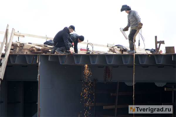 3,5 тысячи тонн металла над Волгой: губернатор Игорь Руденя проверил, как строят Западный мост в Твери 3,5 тысячи тонн металла над Волгой: губернатор Игорь Руденя проверил, как строят Западный мост в Твери