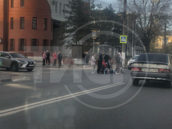 ДТП со сбитым пешеходом в Твери снял видеорегистратор ДТП со сбитым пешеходом в Твери снял видеорегистратор