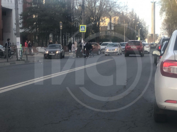 ДТП со сбитым пешеходом в Твери снял видеорегистратор ДТП со сбитым пешеходом в Твери снял видеорегистратор