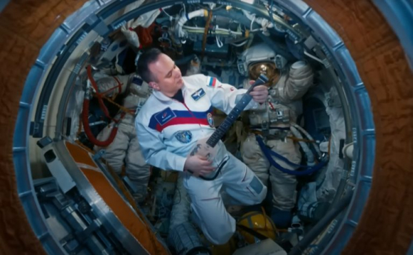 К звёздам! Часть 2: Сергей Корсаков рассказал о съёмках клипа на орбите и главном страхе космонавтов К звёздам! Часть 2: Сергей Корсаков рассказал о съёмках клипа на орбите и главном страхе космонавтов