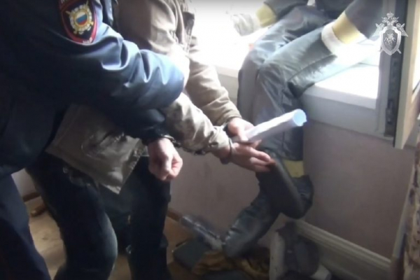 Мужчина из Тверской области показал, как вытолкнул девушку из окна Мужчина из Тверской области показал, как вытолкнул девушку из окна