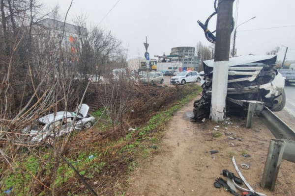 Опубликовано видео момента ДТП на Московском шоссе в Твери Опубликовано видео момента ДТП на Московском шоссе в Твери
