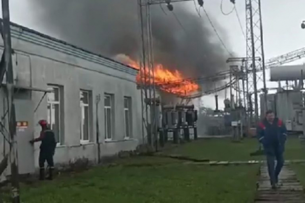 Опубликовано видео серьёзного пожара на подстанции в Ржеве Опубликовано видео серьёзного пожара на подстанции в Ржеве