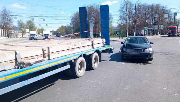 В Твери 76-летний водитель спровоцировал аварию, в которой сам же и пострадал В Твери 76-летний водитель спровоцировал аварию, в которой сам же и пострадал