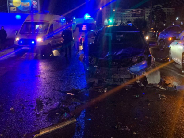 В Твери в массовом ДТП с шестью машинами пострадали четыре человека