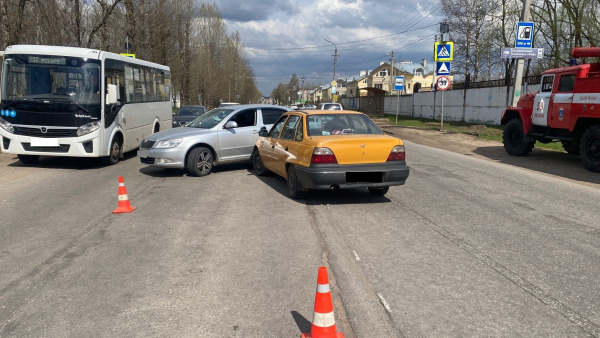 За сутки на дорогах Тверской области один человек погиб, двое пострадали За сутки на дорогах Тверской области один человек погиб, двое пострадали