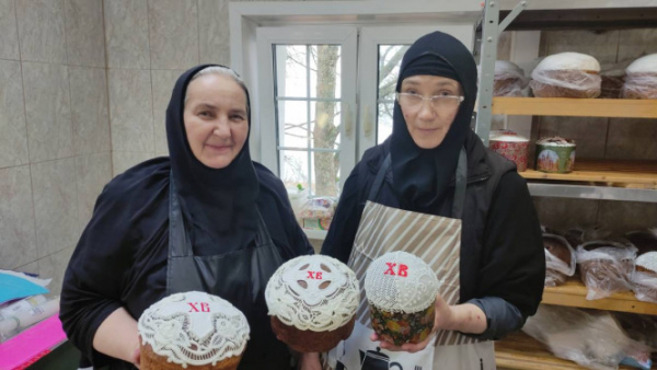 Монахини Житенного монастыря пекут изумительные по красоте и вкусу куличи Монахини Житенного монастыря пекут изумительные по красоте и вкусу куличи
