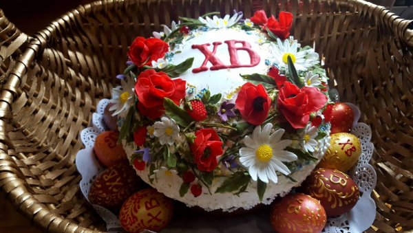Монахини Житенного монастыря пекут изумительные по красоте и вкусу куличи Монахини Житенного монастыря пекут изумительные по красоте и вкусу куличи