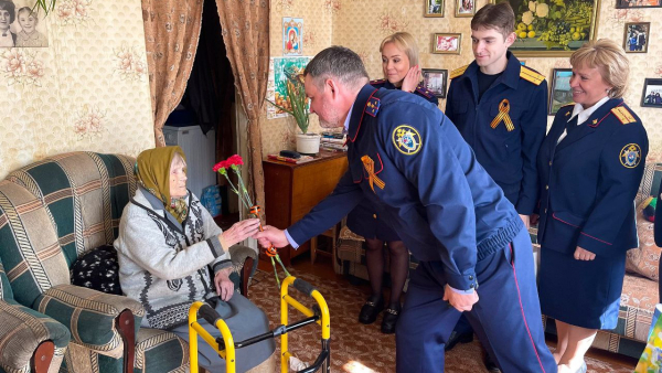 Офицеры СУ СК поздравили ветерана ВОВ Анастасию Сорокину Офицеры СУ СК поздравили ветерана ВОВ Анастасию Сорокину